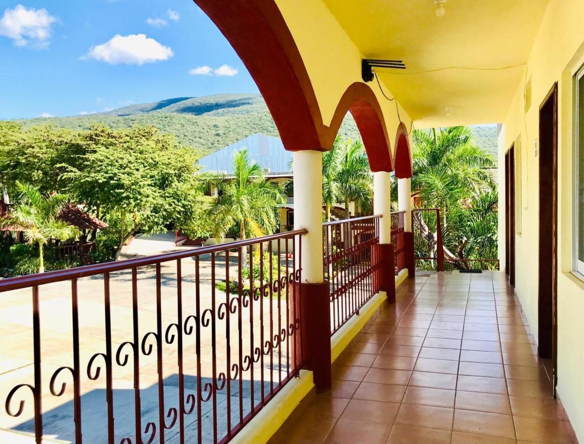 Hotel Y Restaurante Villas Del Sol Jalpan Eksteriør bilde
